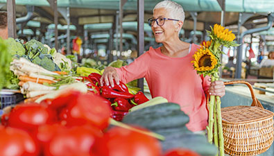 Beneficios frutas y verduras para las personas mayores, grupo retiro