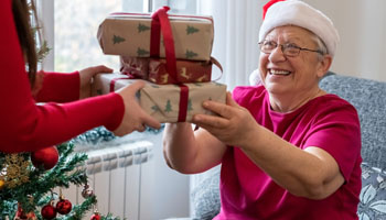 ideas de regalos de navidad para personas mayores, grupo retiro